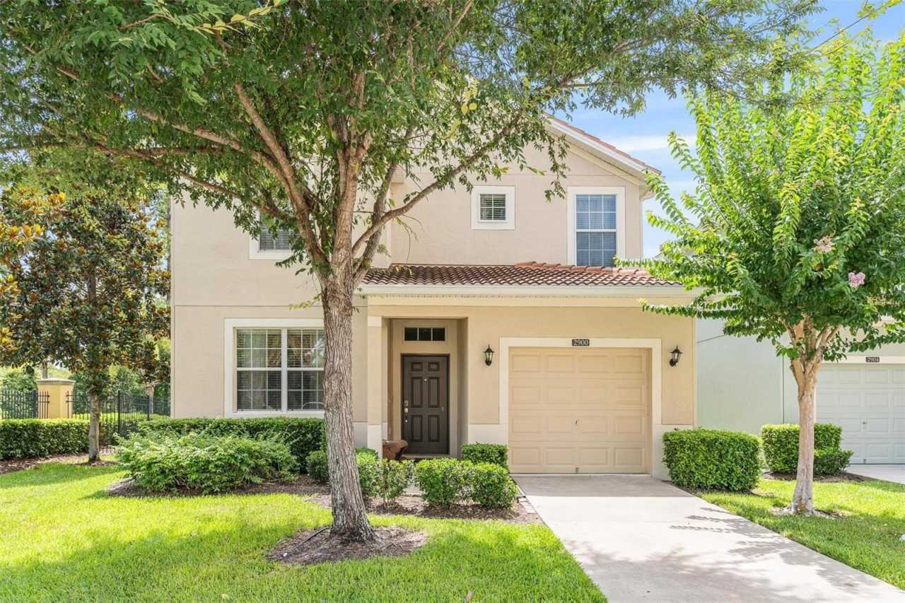 2900 BANANA PALM DRIVE