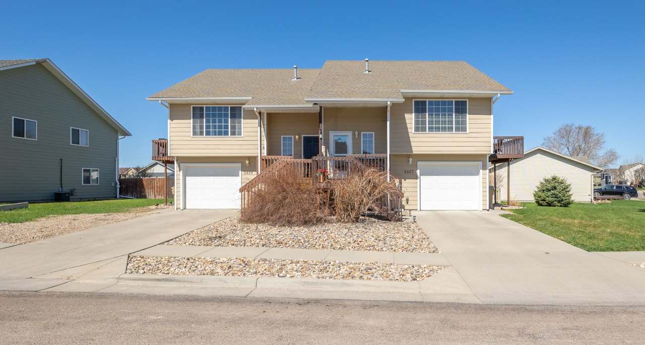 3 BED | 2 BATH | TOWNHOME | SINGLE GARAGE | RAPID VALLEY