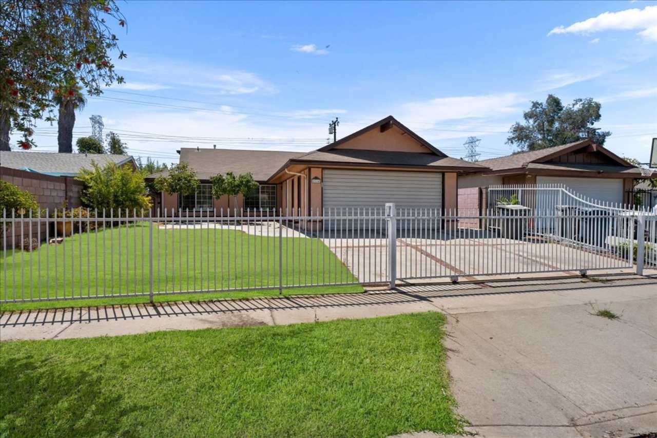 Spacious 3 Bed 2 Bath House w/ Central A/C and Yard Space