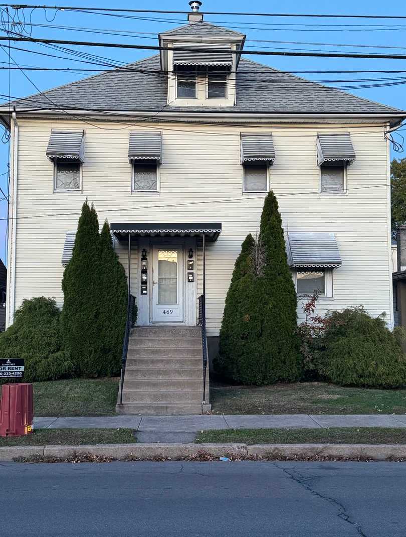 NO SECURITY DEPOSIT REQUIRED! One Bedroom Apartment in Kingston!