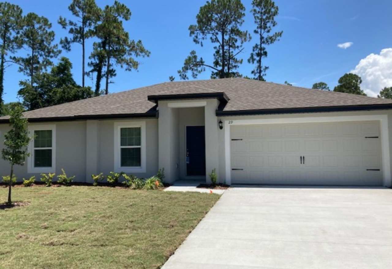 Like New 3/2/2 in a quiet neighborhood. Close to schools, parks and so much more...