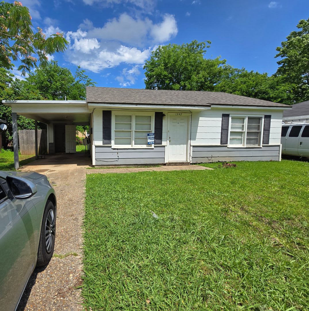 $300 Off 1st Month Special