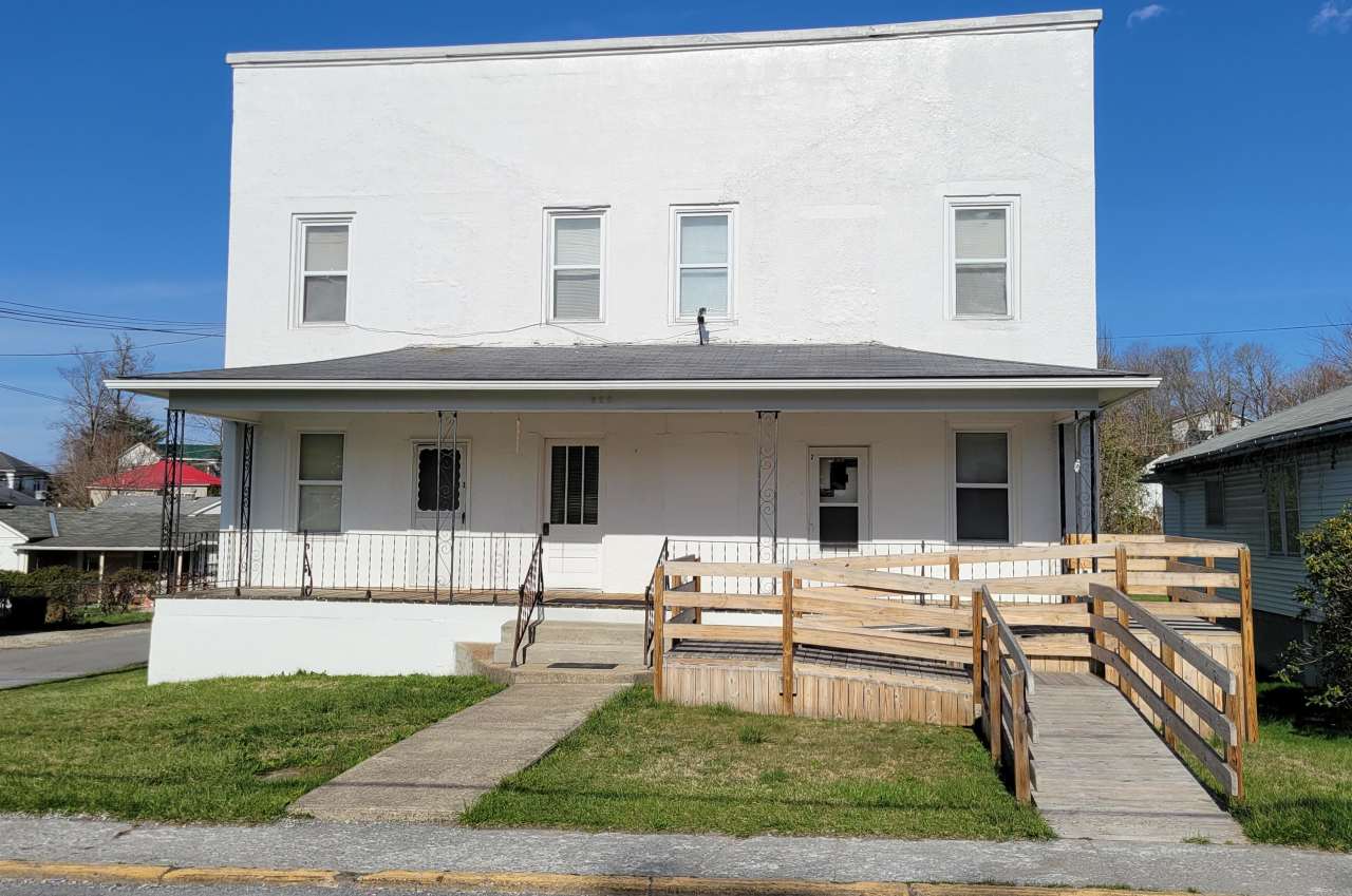 228 Summerlee Ave - 1