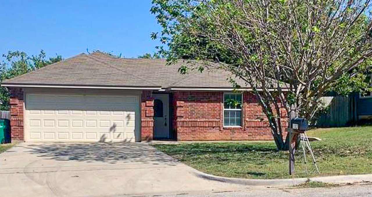 Great 3 Bedroom 2 Bath in Bridgeport