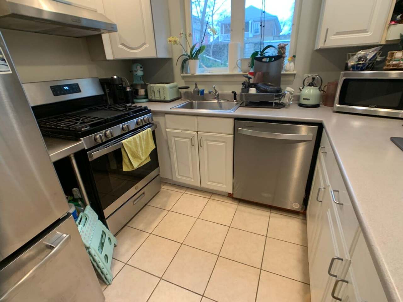 Near BU! Massive Single Family Home over 3000 sq ft and laundry in unit!
