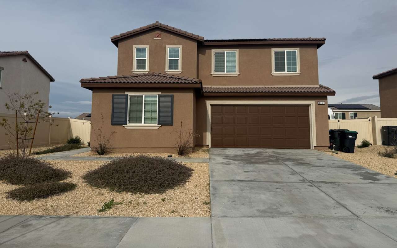 West Lancaster 4 bedroom!