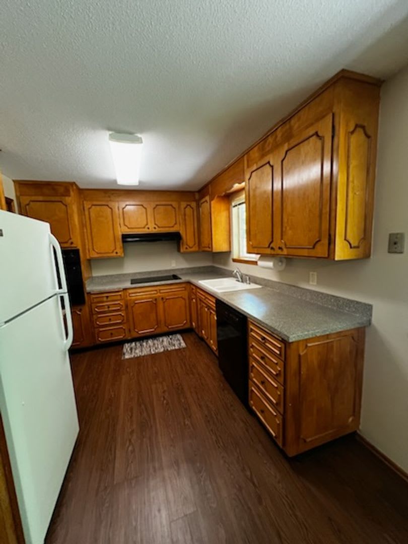 Lovely Lakewood single level 3 Bedroom 2 full bath