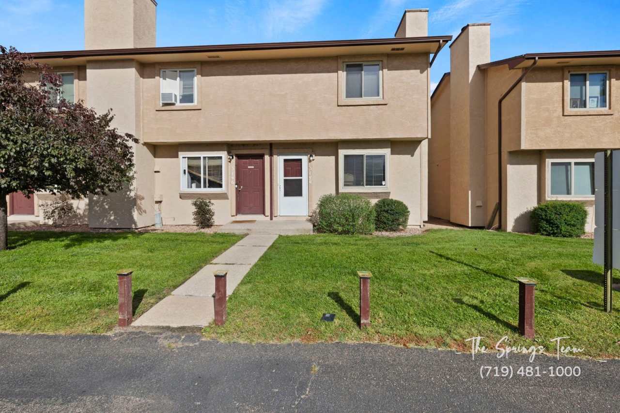 LA JOLLA 2BD TWO-STORY TOWNHOME CONVENIENTLY LOCATED NEAR COS AIRPORT AND LOCAL MILITARY BASES