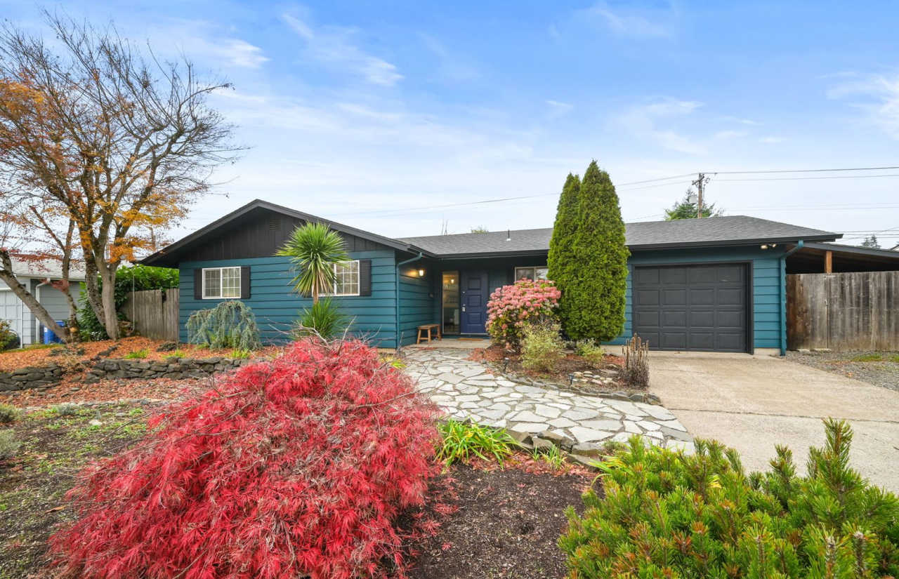 Beautifully updated 3 bedroom, 1 bath house in Eugene!