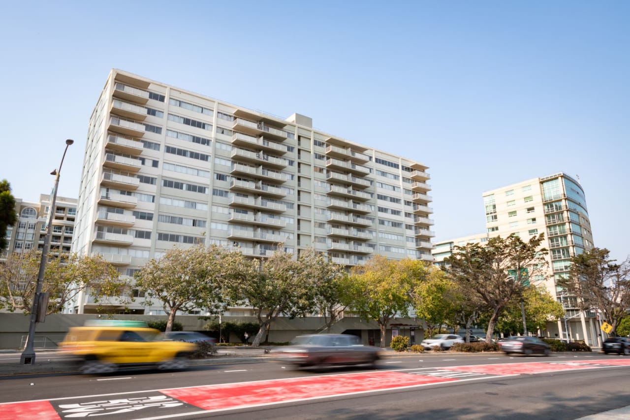 1333 Gough Apartments at Cathedral Hill
