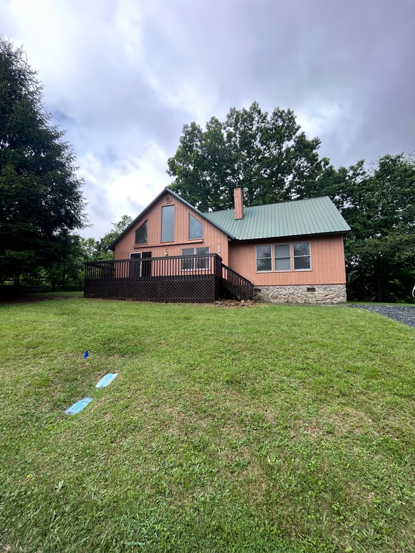 Ashe Lake Community Home Surrounded By Nature!