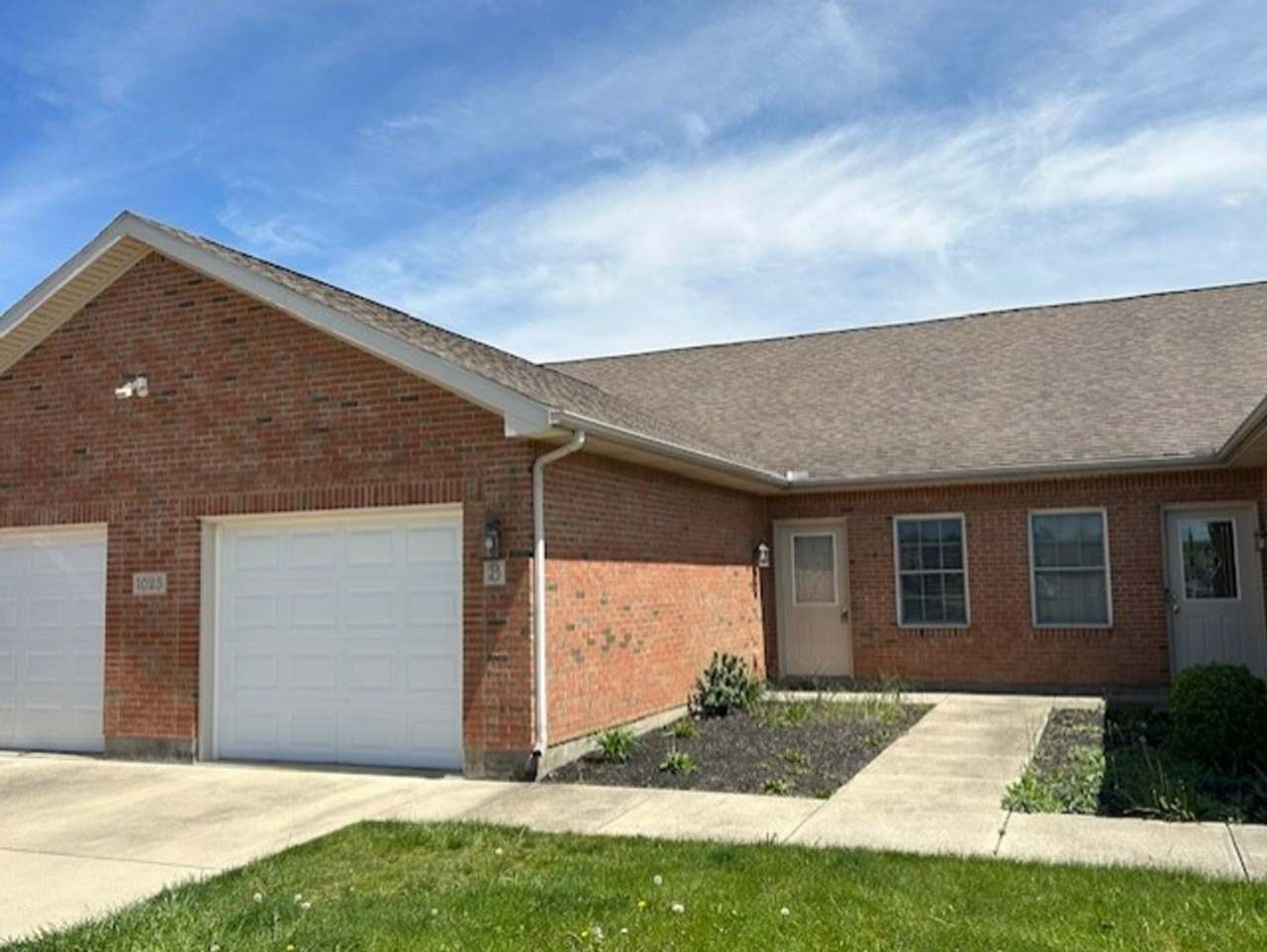 Modern  Spacious 2-Bedroom Ranch Condo – Available Now in Troy, OH!