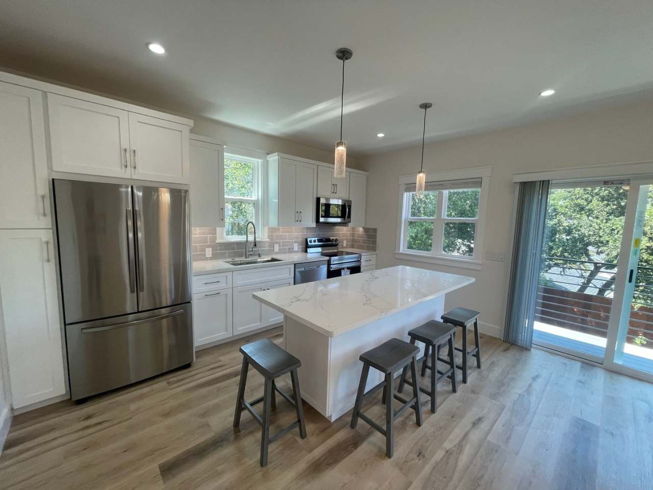 New 1bd/1ba ADU in Belmont! Private yard area with parking!