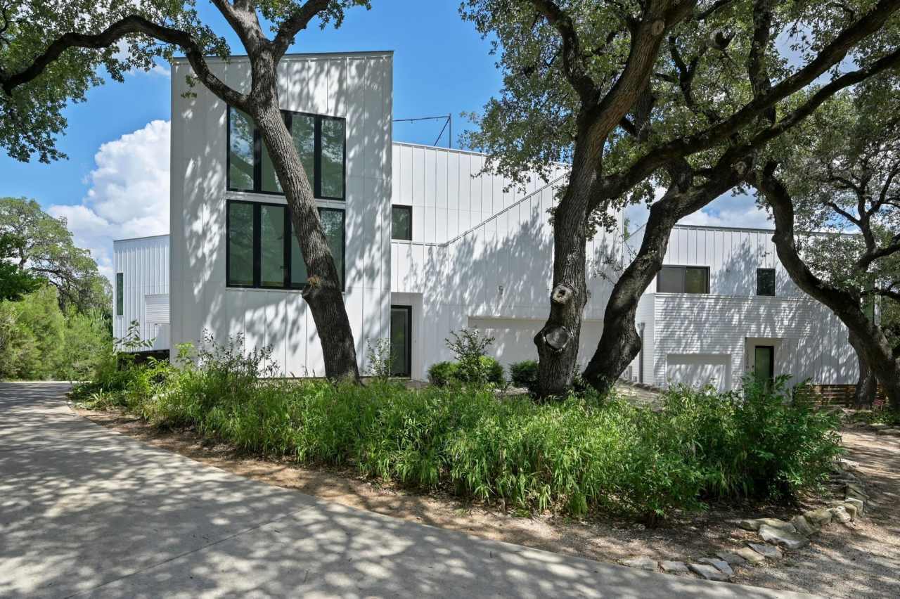 1208 Woodland Avenue