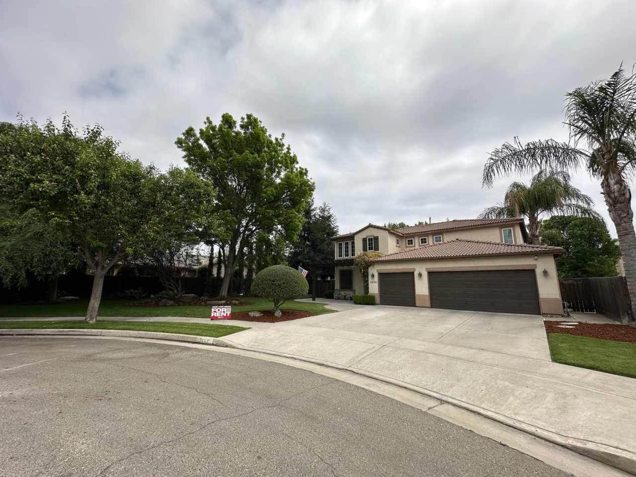 Two Story Home located in the Foxwood Estates Available Now!!