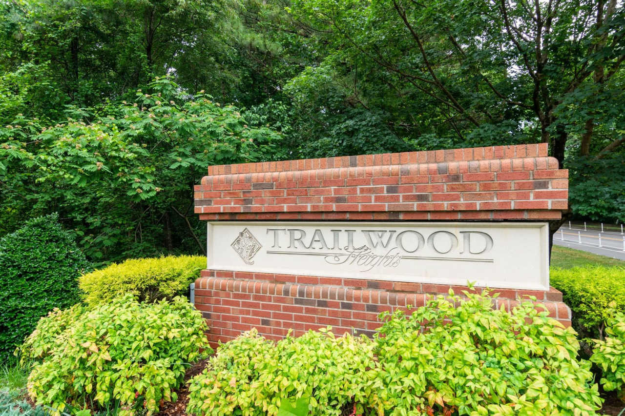 Spacious 3 Bedroom Condo- Close to NCSU and Downtown Raleigh! Available Now!