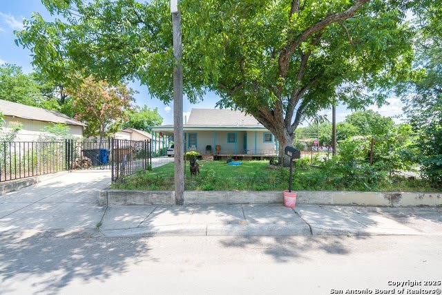 1228 W Mayfield Blvd