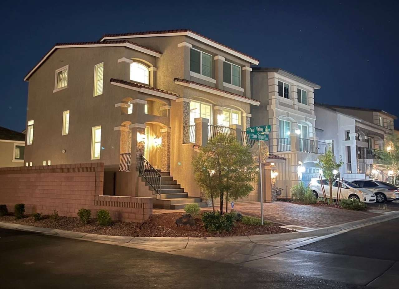 3 Story house 4 bedroom / 3.5 bath, Southwest