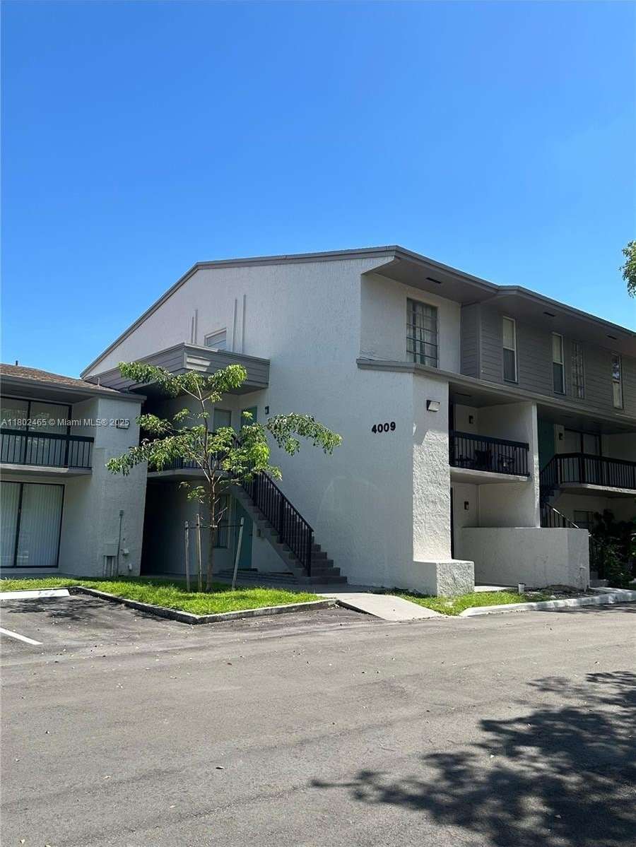 4009 N University Dr