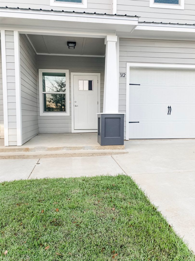 Community Pool! Home in Freeport