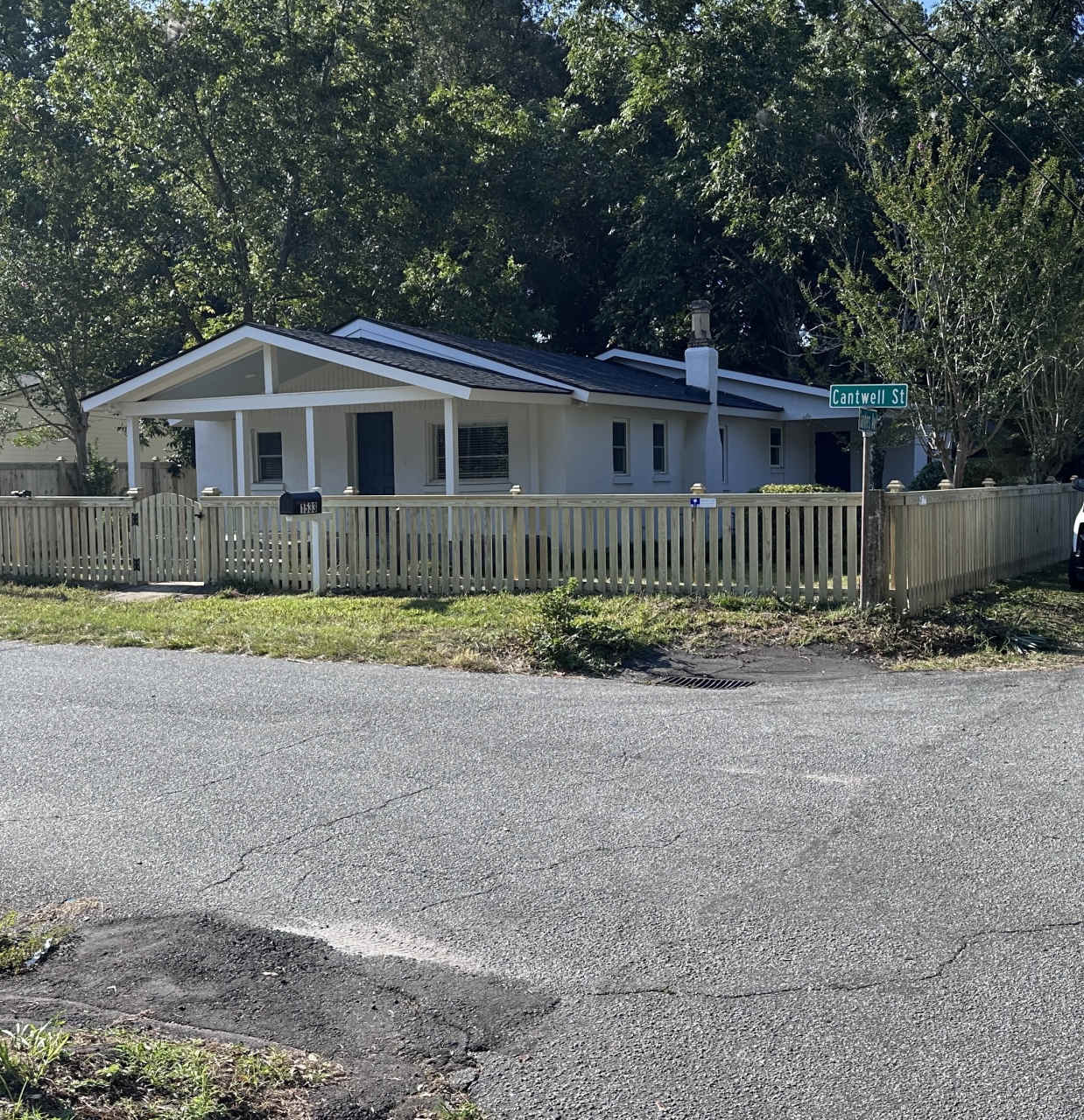 1533 Cantwell St