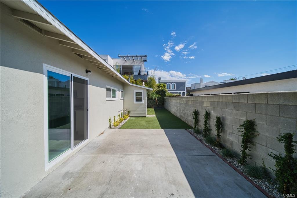 926 Manhattan Beach Boulevard