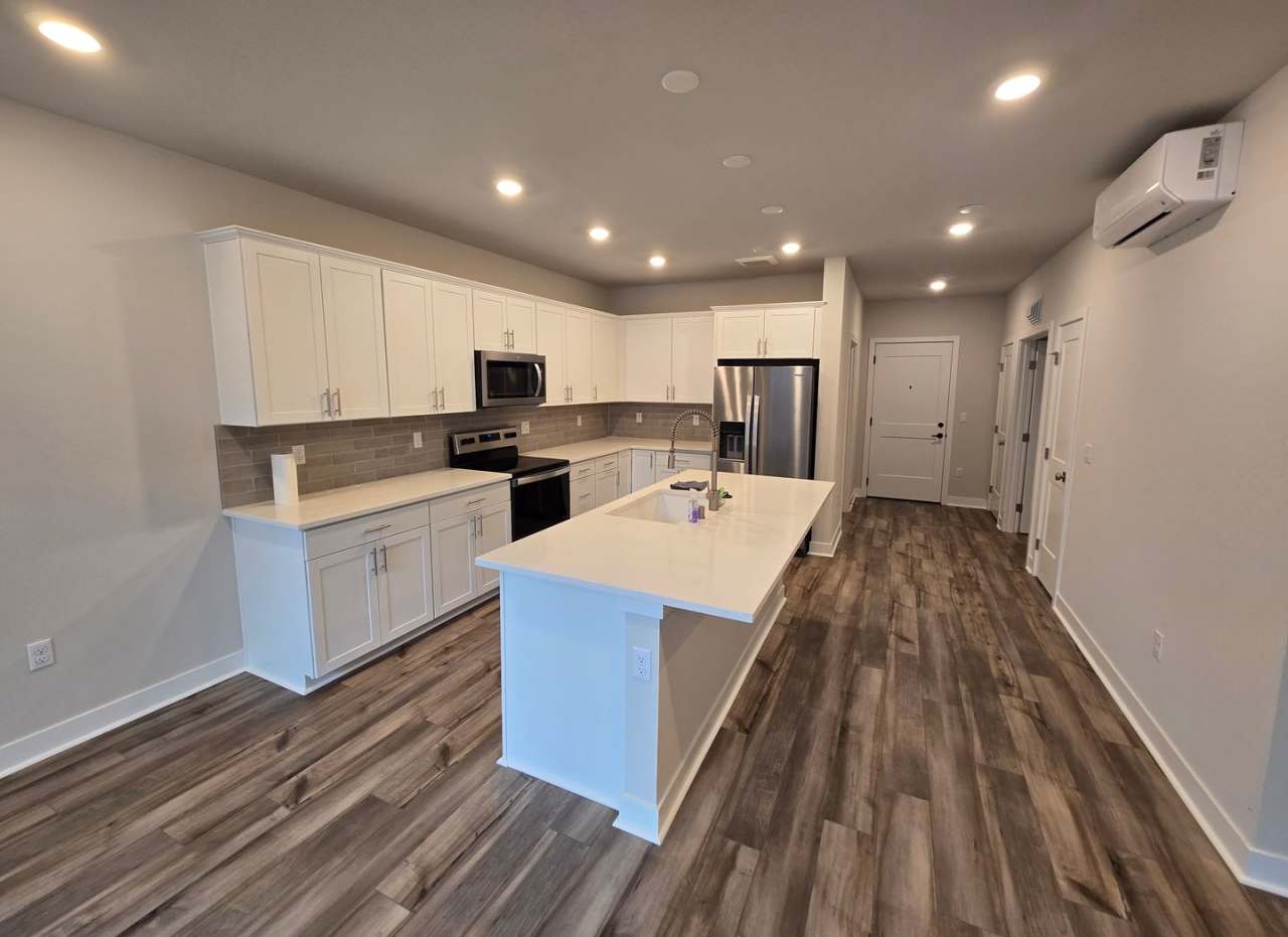 Available One Bedroom with Office and Laundry room $500 Off First Months Rent!