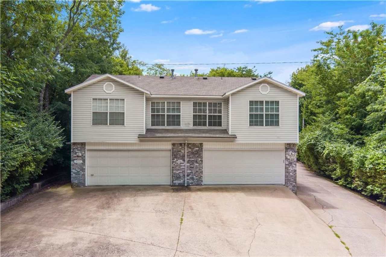 3 bedroom 2 full bath duplex near campus
