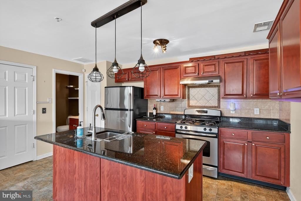 1062 LAMBERTON STREET