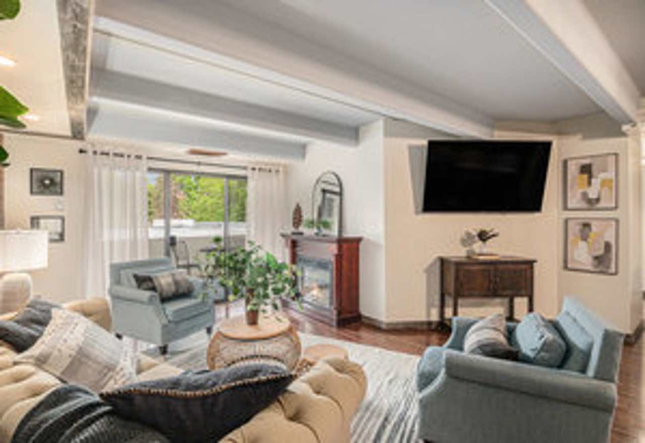 Cute 2 Bed Condo in Old Town