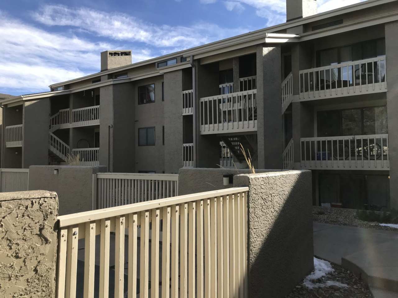 Spacious 1 bedroom apartment for rent at the Seasons in South Boulder!