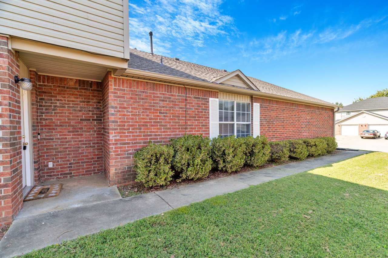 Updated 3-bedroom 2 bath home in Fayetteville!! Centrally Located!!