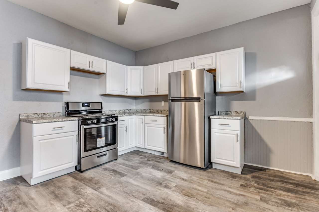 2 Bedroom/1 Bath in Carrick - Available NOW!