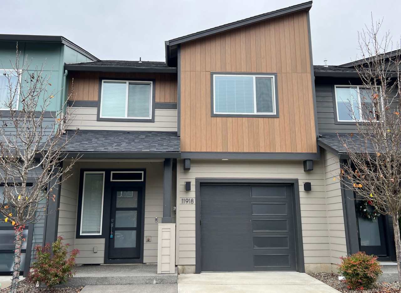 LIKE NEW Prairie Commons Luxury Townhome for Lease - 11918 NE 108th St