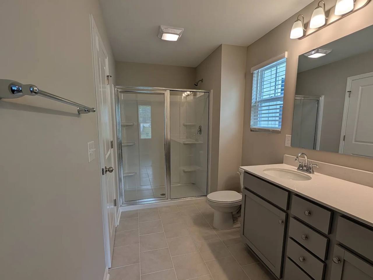 Room in 5 Bedroom Home at Reeves St