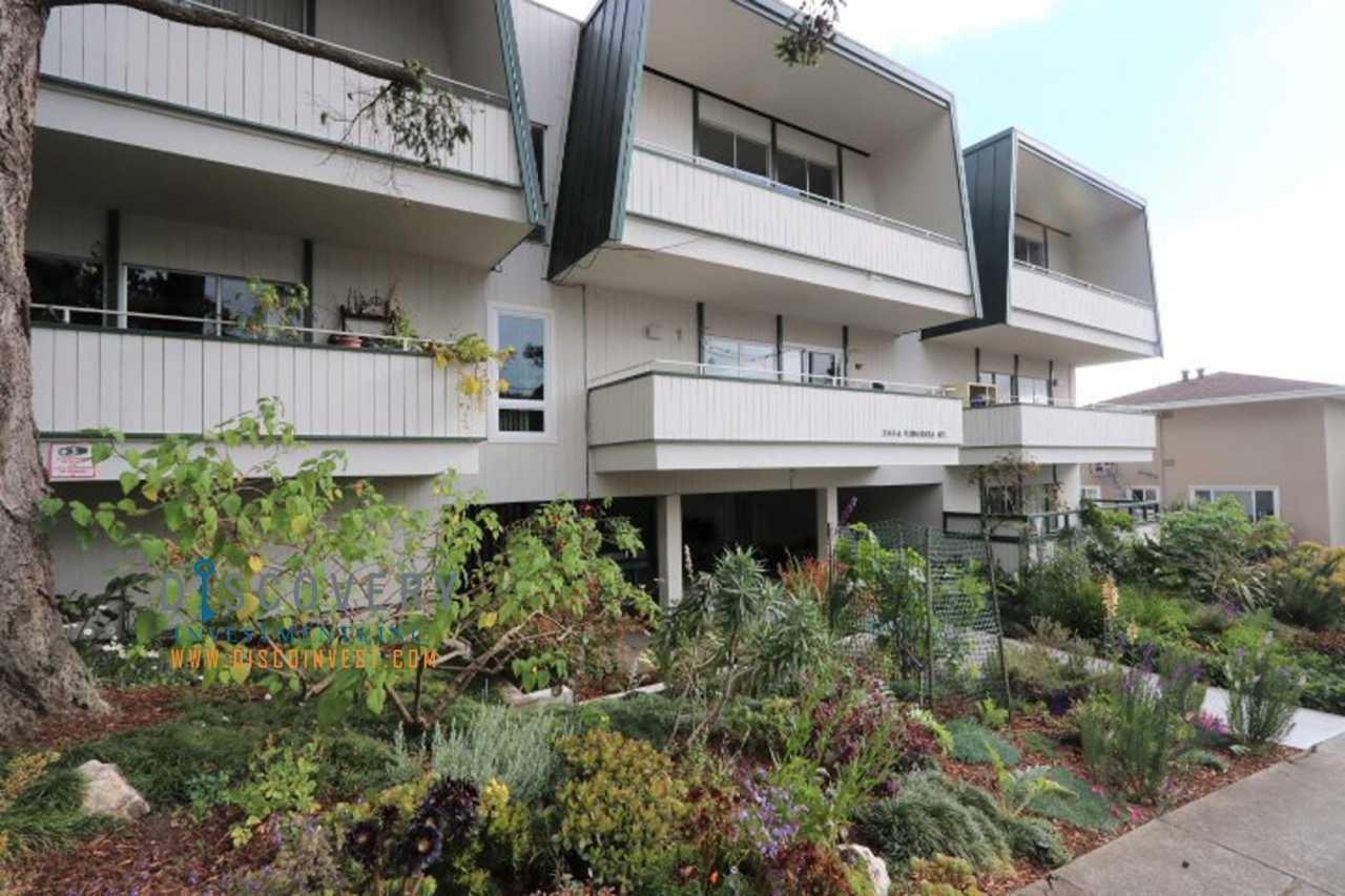 Contemporary North Berkeley Mid-Century 1 Bedroom Condominium