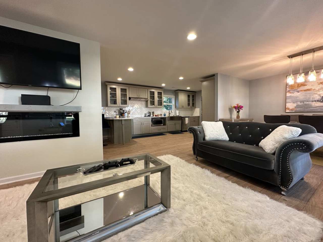 Room in 4 Bedroom Home at Zane Grey Dr SE