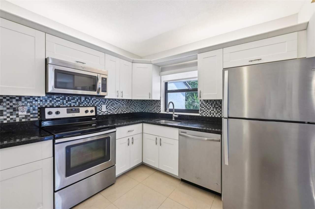 2613 N Carambola Cir N