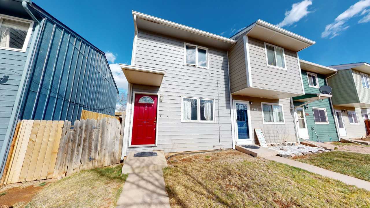 Two bed, 1.5 bath townhome