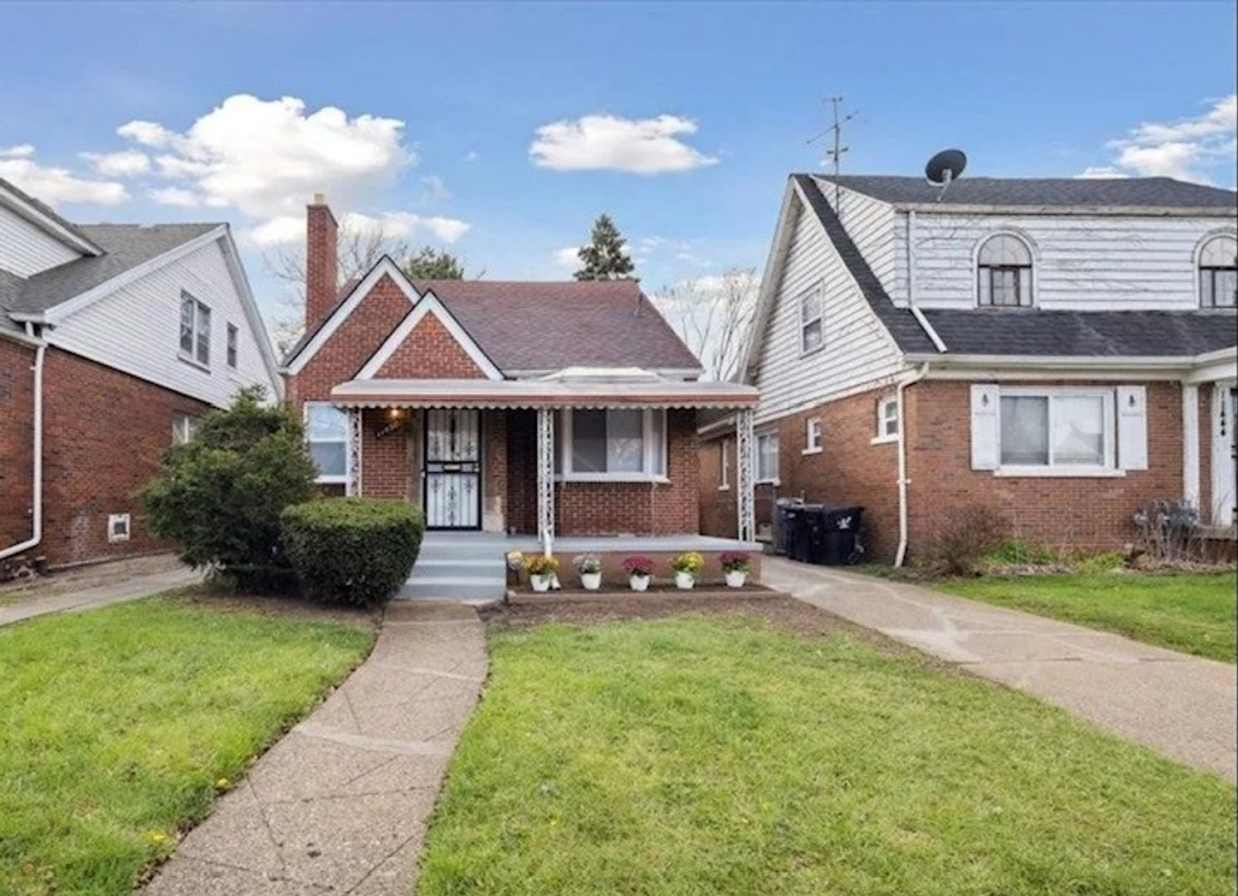 Beautiful 3 bedroom/1 bath Brick Bungalow - Now Available!