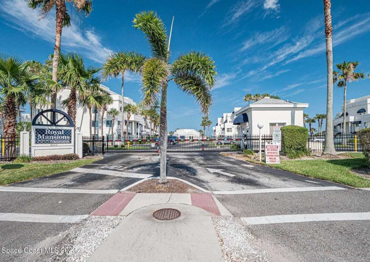 8600 Ridgewood Avenue