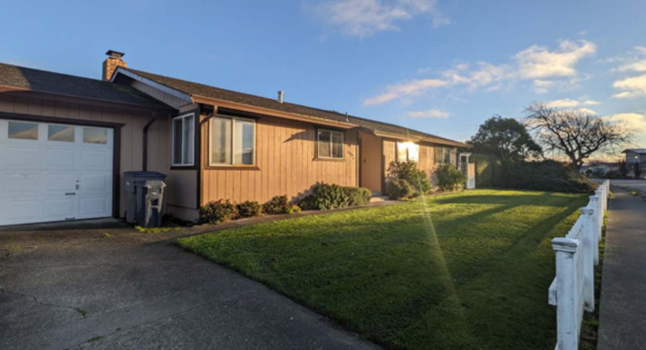 Quiet 4/2 in the Arcata Bottoms