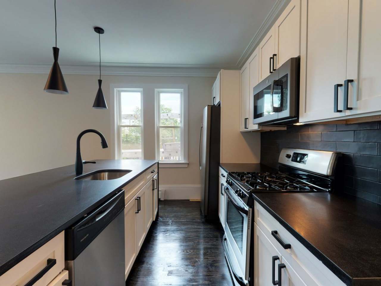 Enormous 5 Bedroom 2 Bath @ Mission Hill