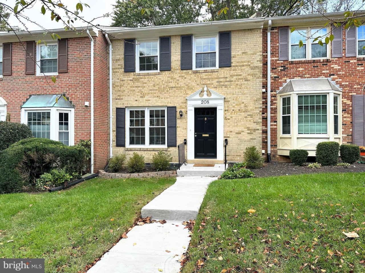 208 COMMONS Drive NW