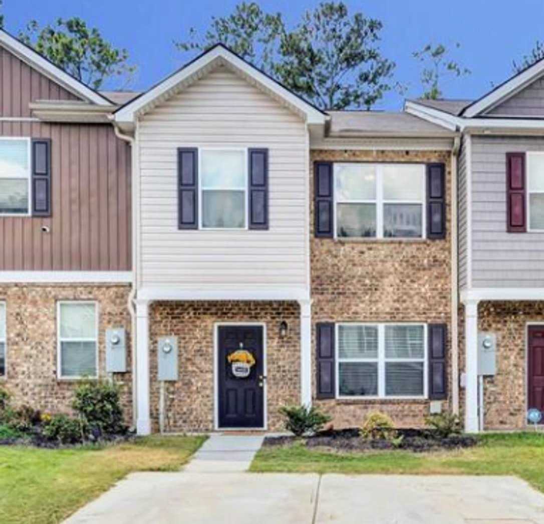 **PRICE IMPROVEMENT** 6125 Oakley Road, Union City, GA 30291– 3 BDR 2.5 BA Townhouse. Available NOW!