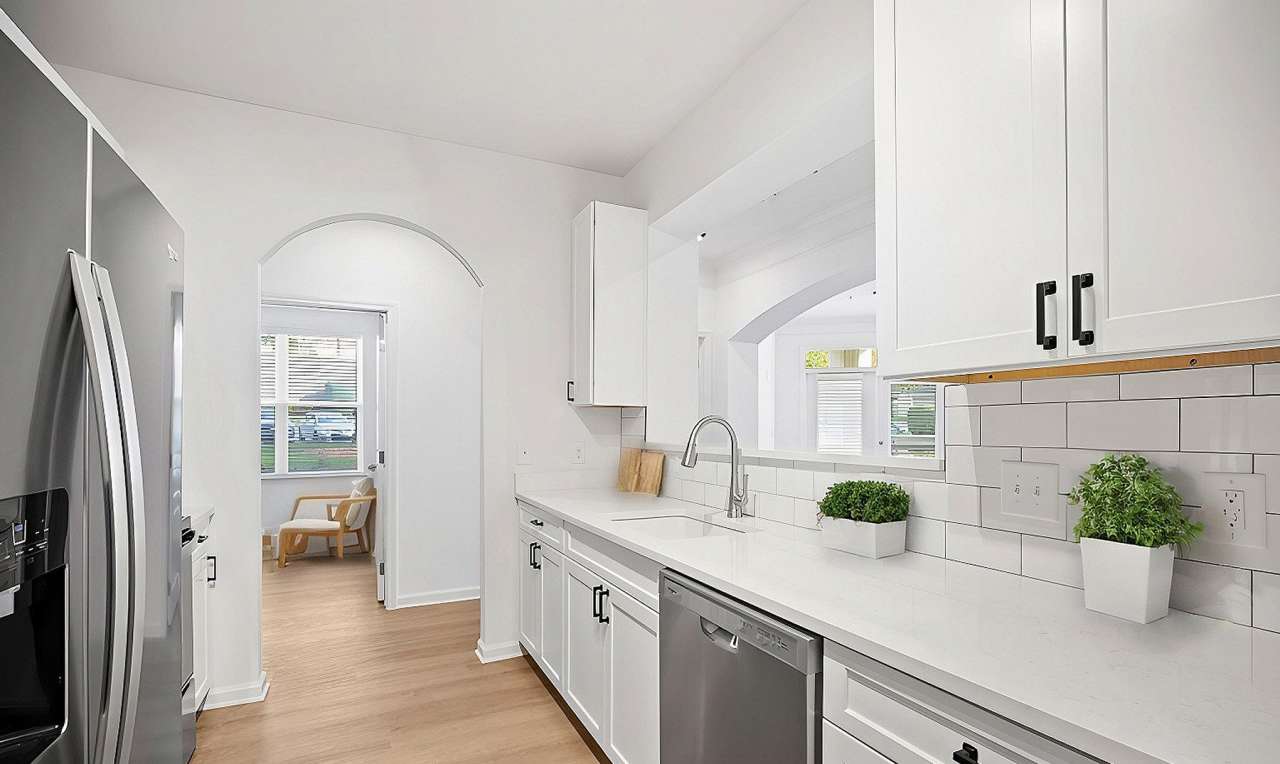 Weston Lakeside Apartments