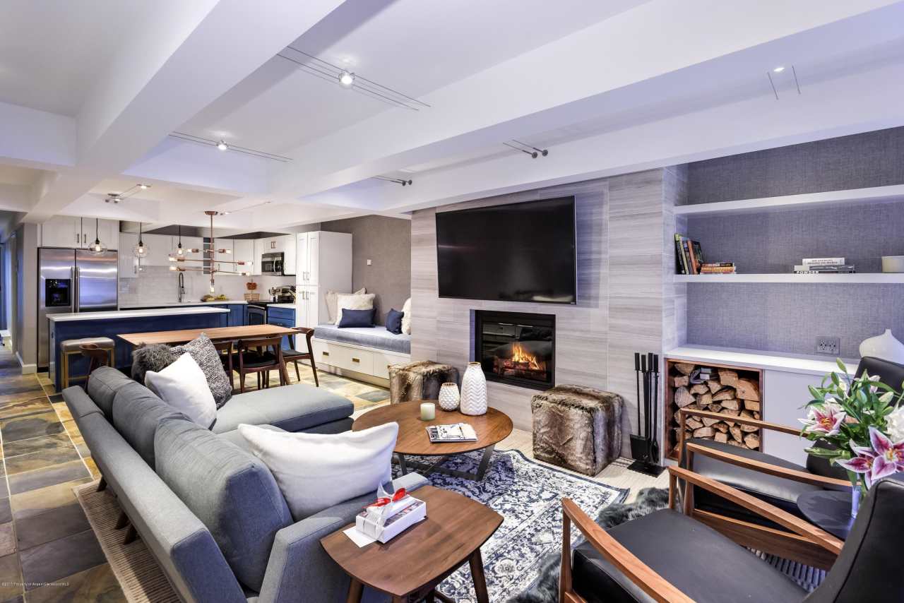 124 W Hyman Avenue unit: 2-E