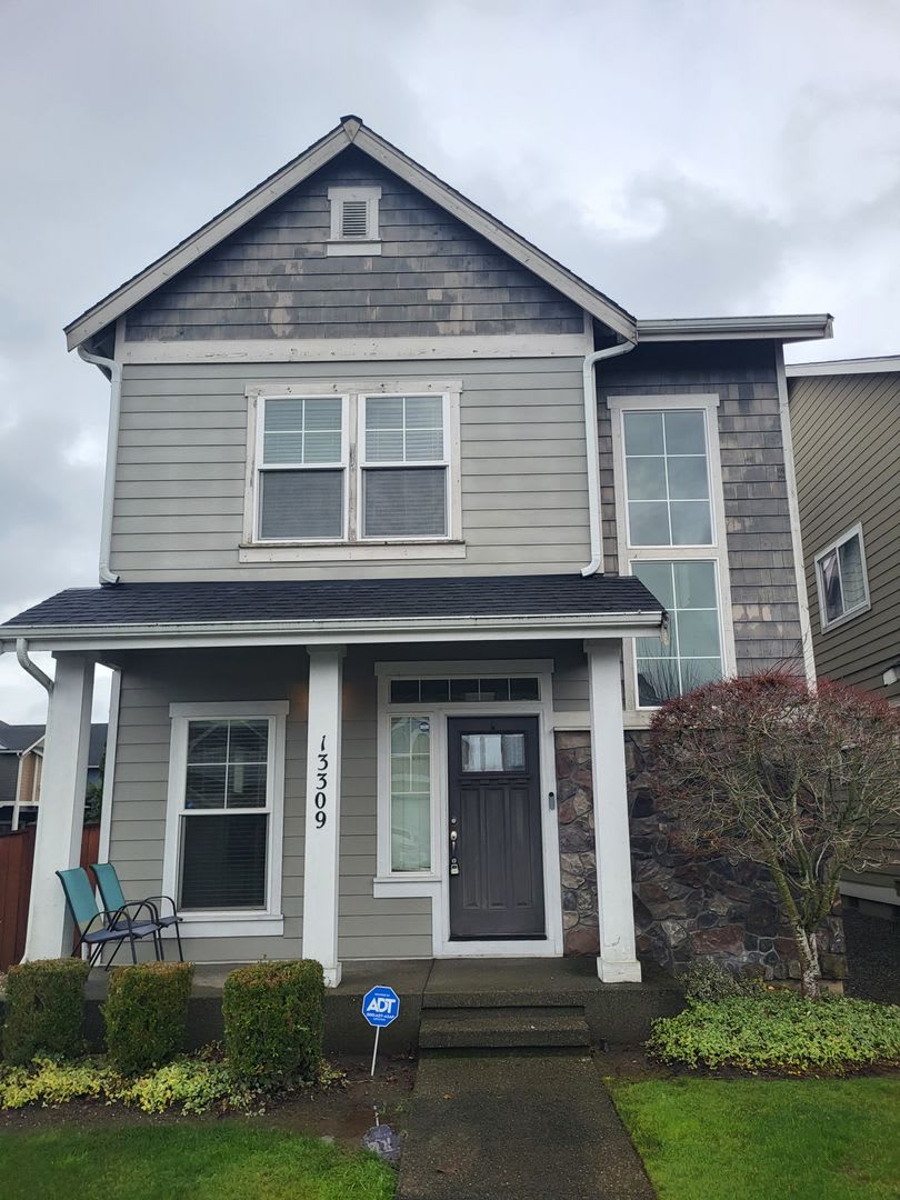 Beautiful 3 Bed 2.5 Bath 3 story home in South Hill Puyallup