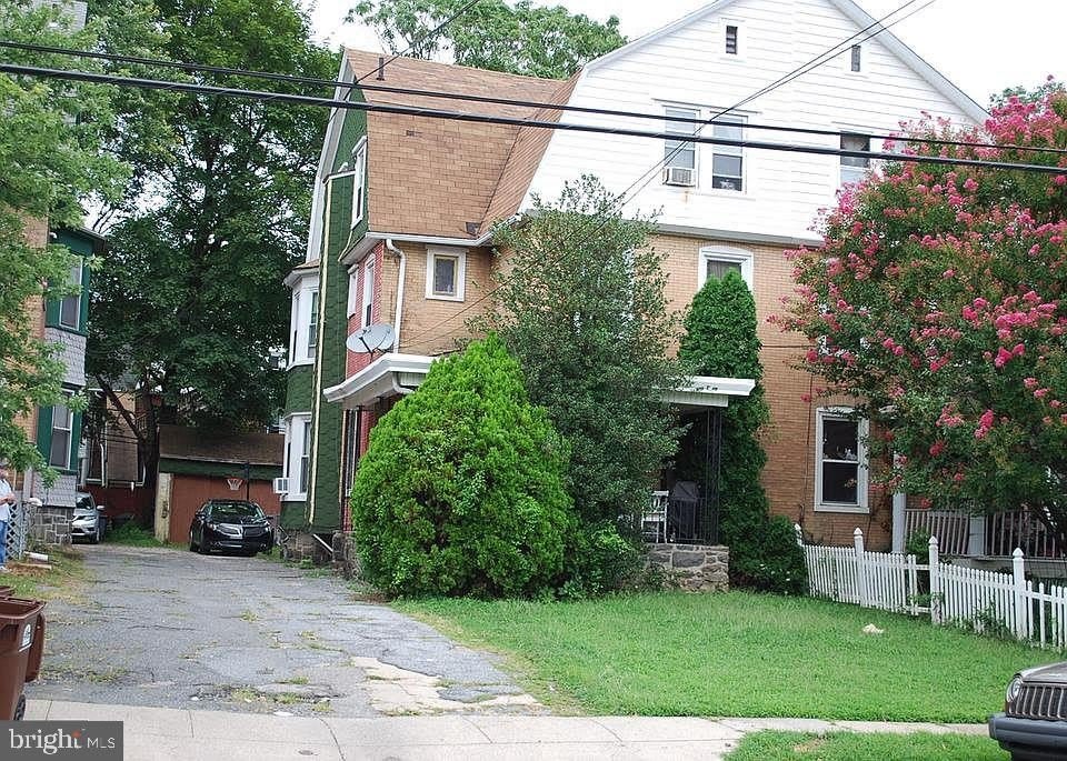 115 E STEWART AVENUE