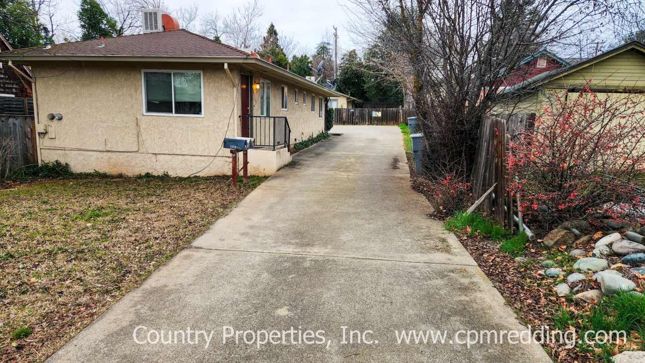 Spacious and Updated 1 bedroom Duplex with Indoor Laundry!